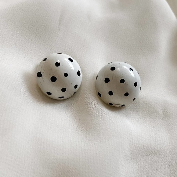 VTG Round White Black Spotted Button Earrings - Picture 3 of 6
